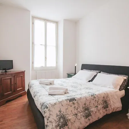 Lario Elegante Apartament *